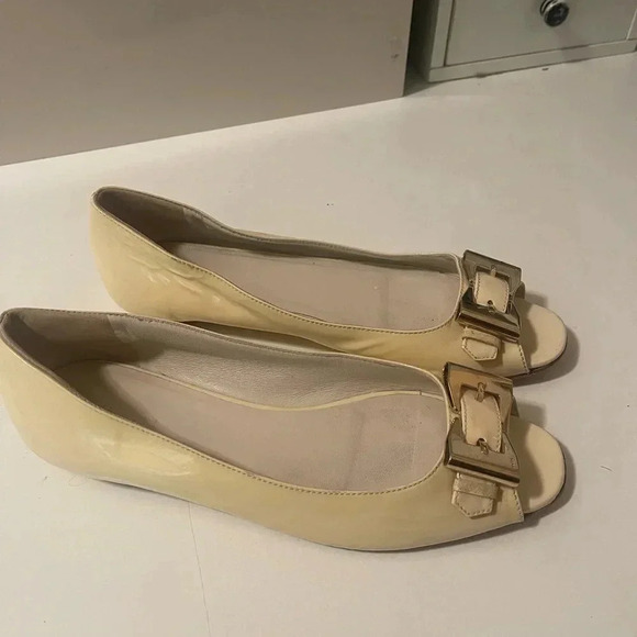 Gucci light lemon color patant leather open toe shoes in good conditions - Picture 2 of 16